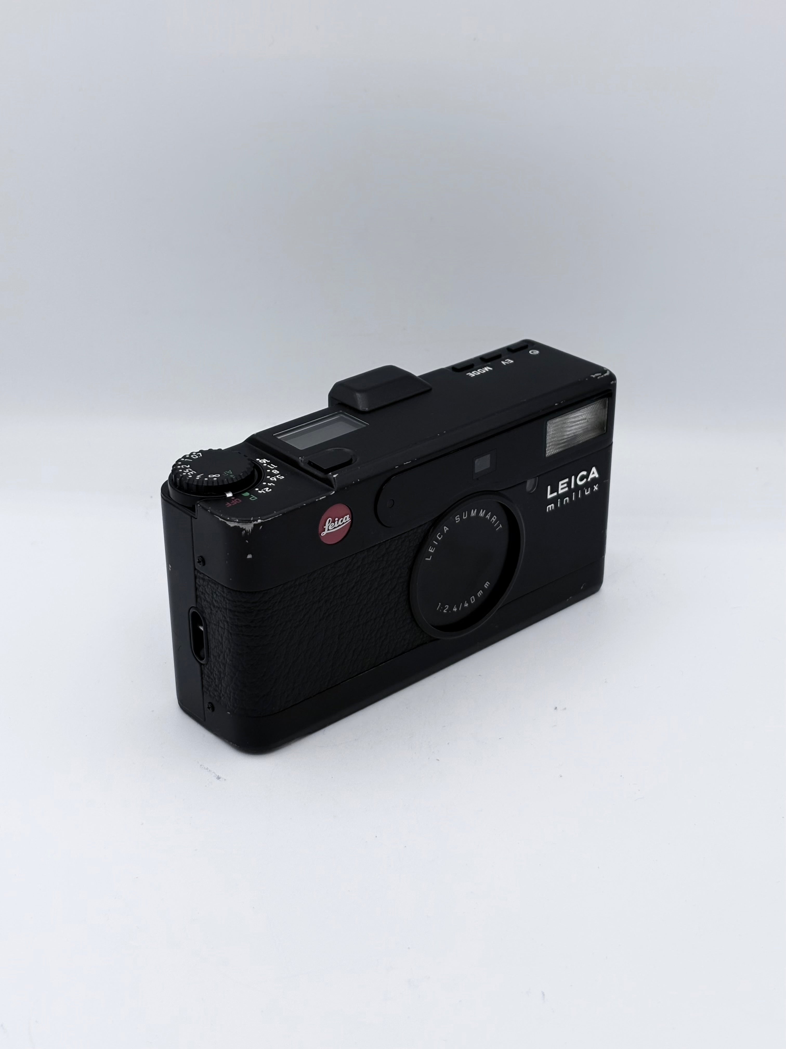 Leica minilux 40mm f2.4 With Box SN: 2121382