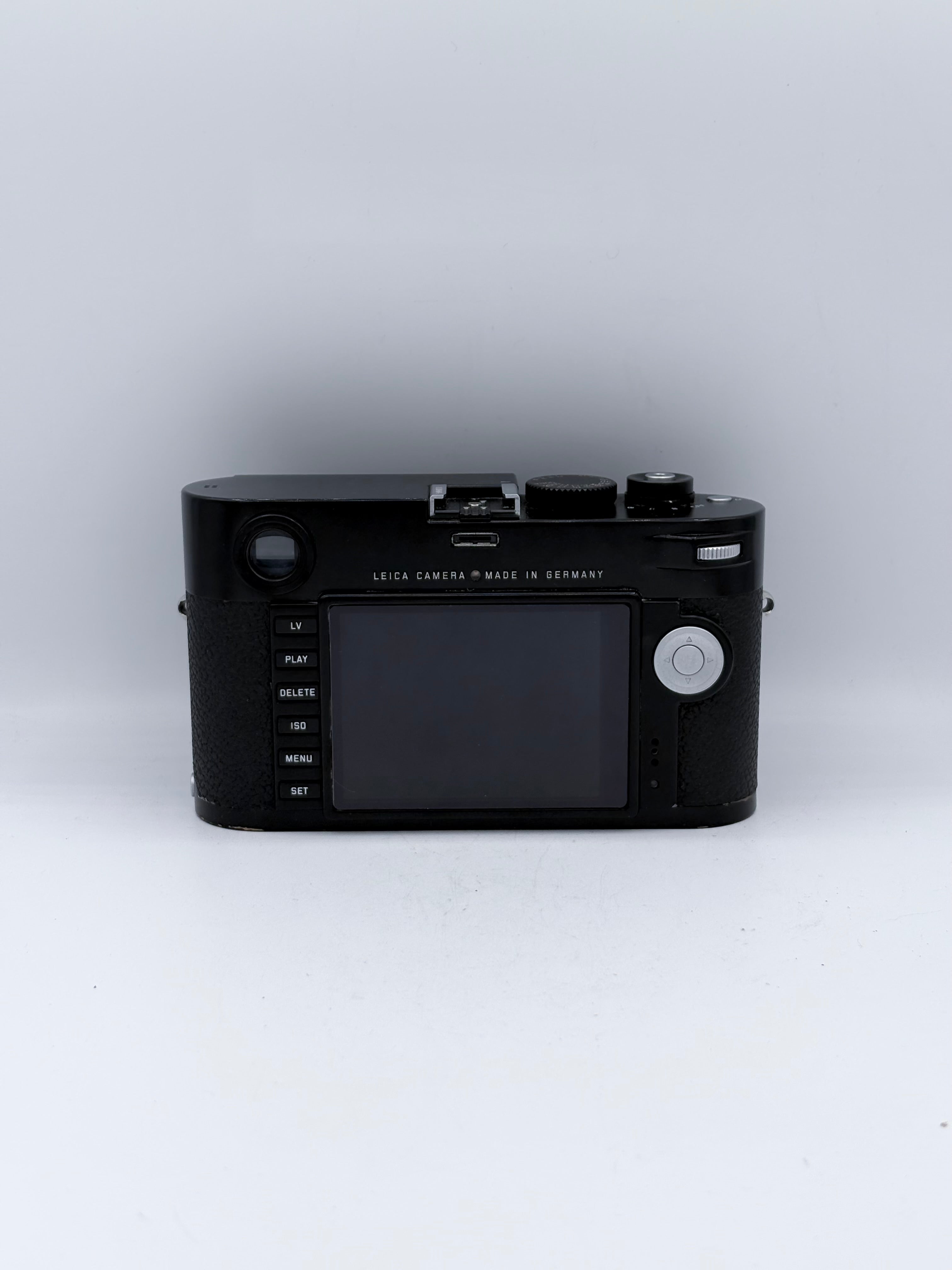 Leica M240 digital Black Paint SN: 4848111