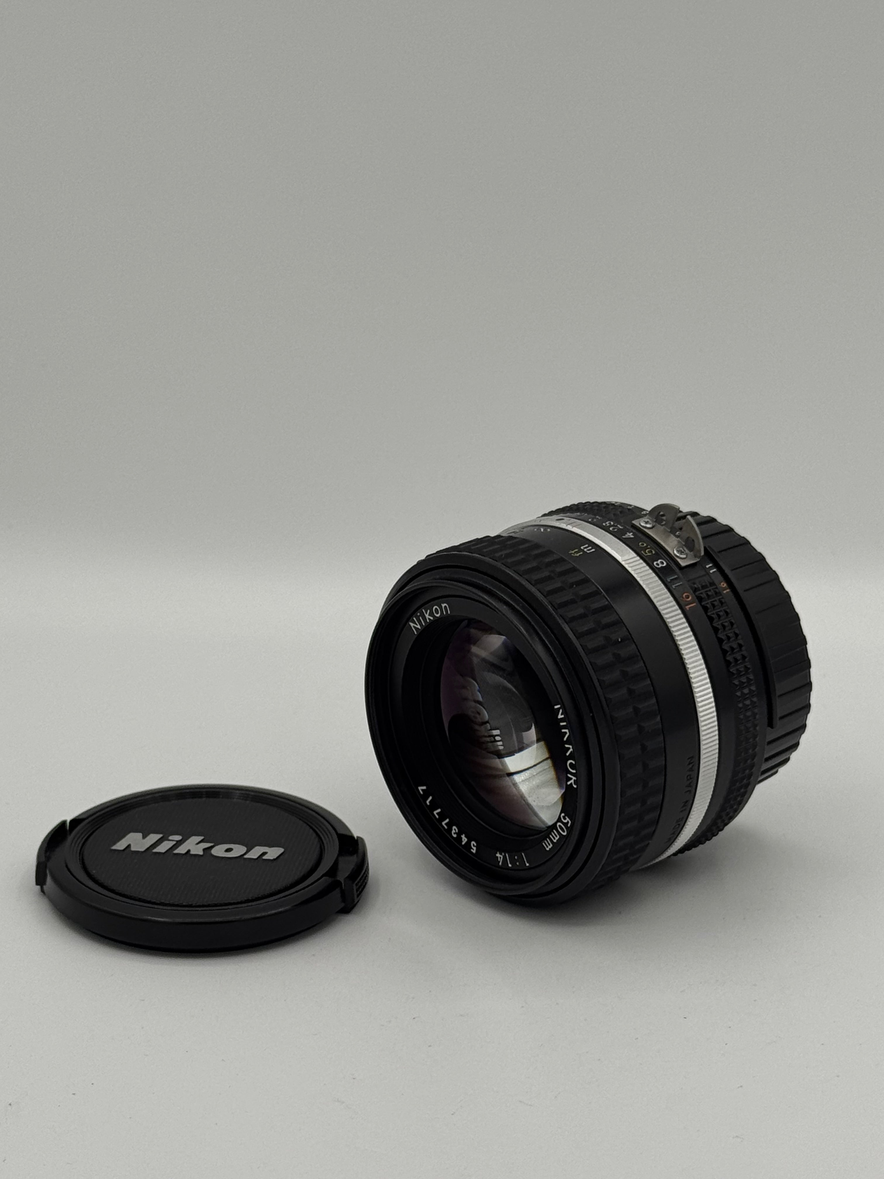 Nikon Nikkor  50mm F1.4 AIS SN:4046267