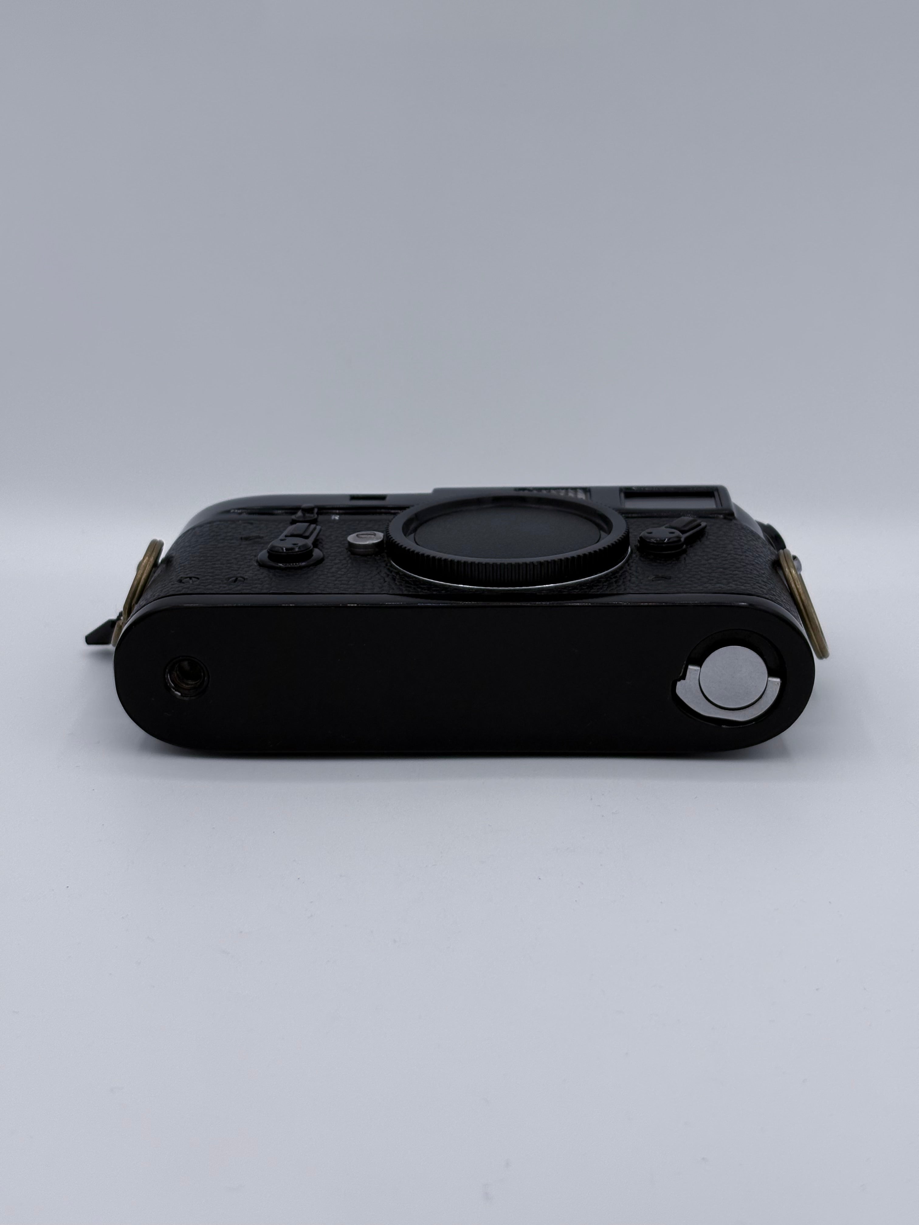 Leica M4 Black Repaint SN: 1188184