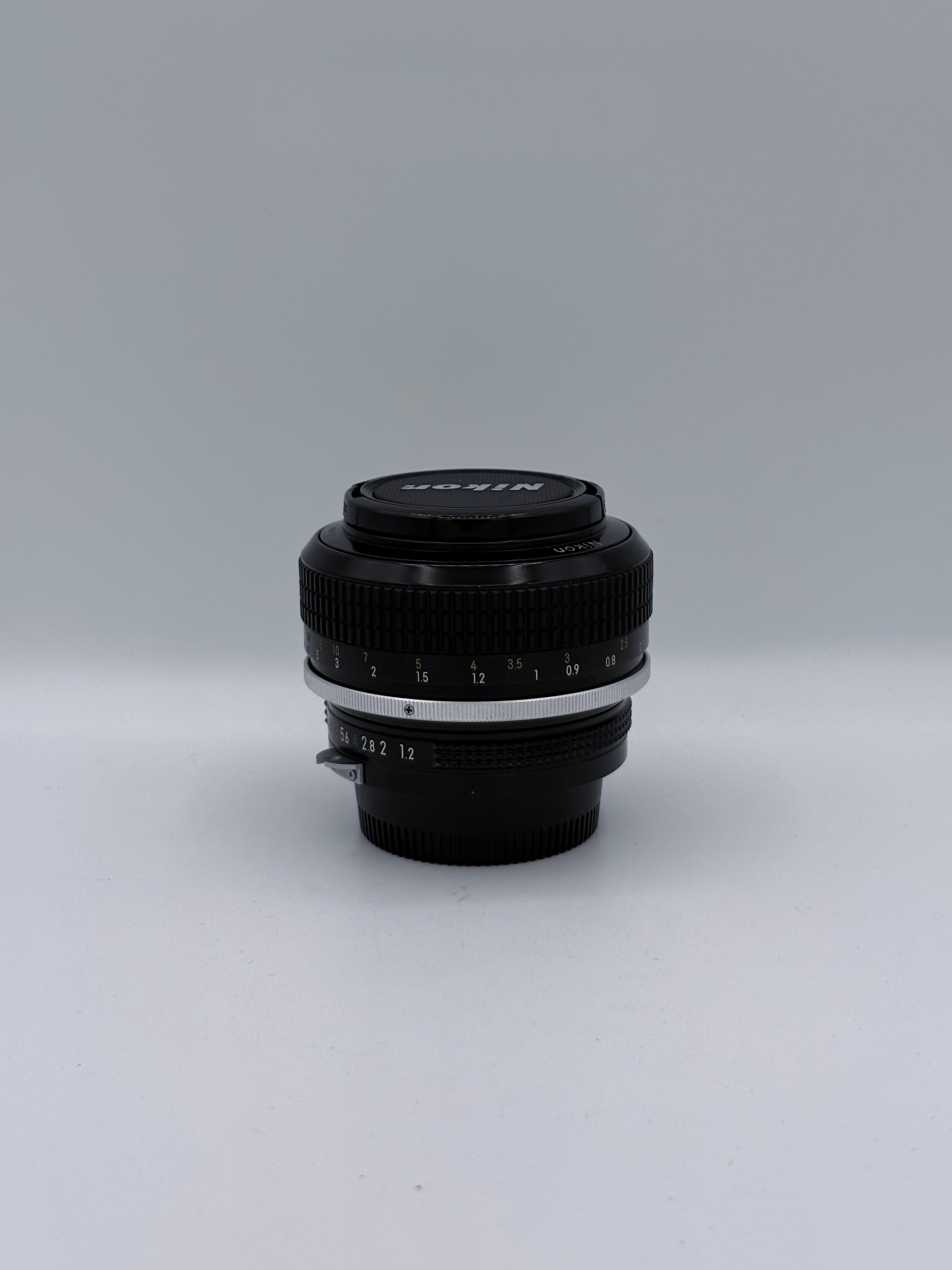 Nikon 55mm f1.2 sn 365760