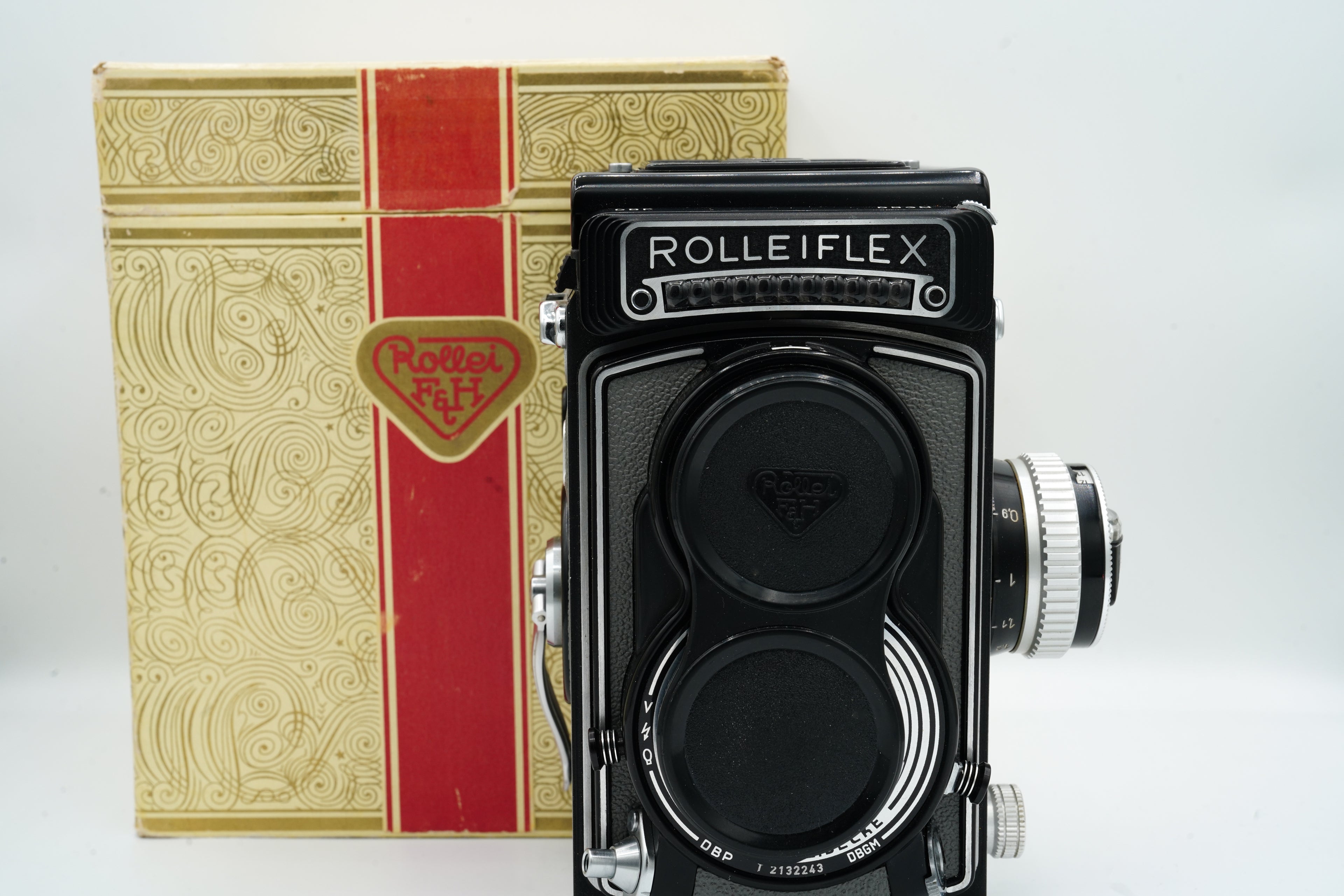 Rolleiflex 3.5T new in box with case SN: 3004932