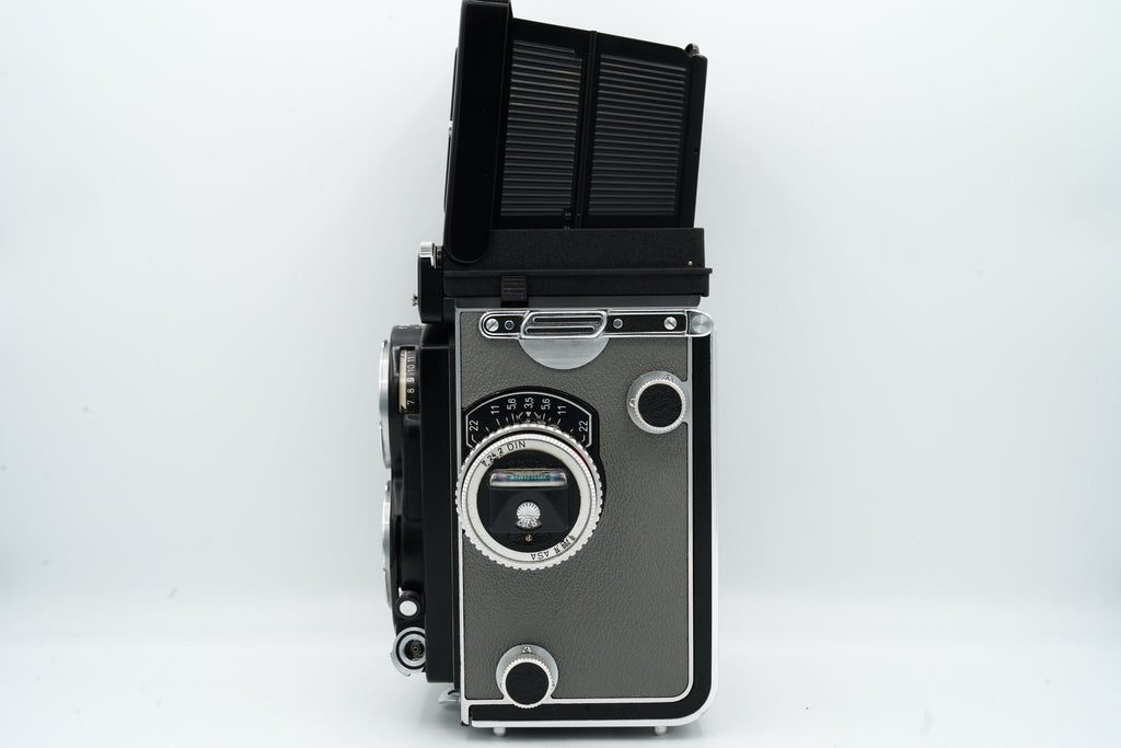 Rolleiflex 3.5T new in box with case SN: 3004932