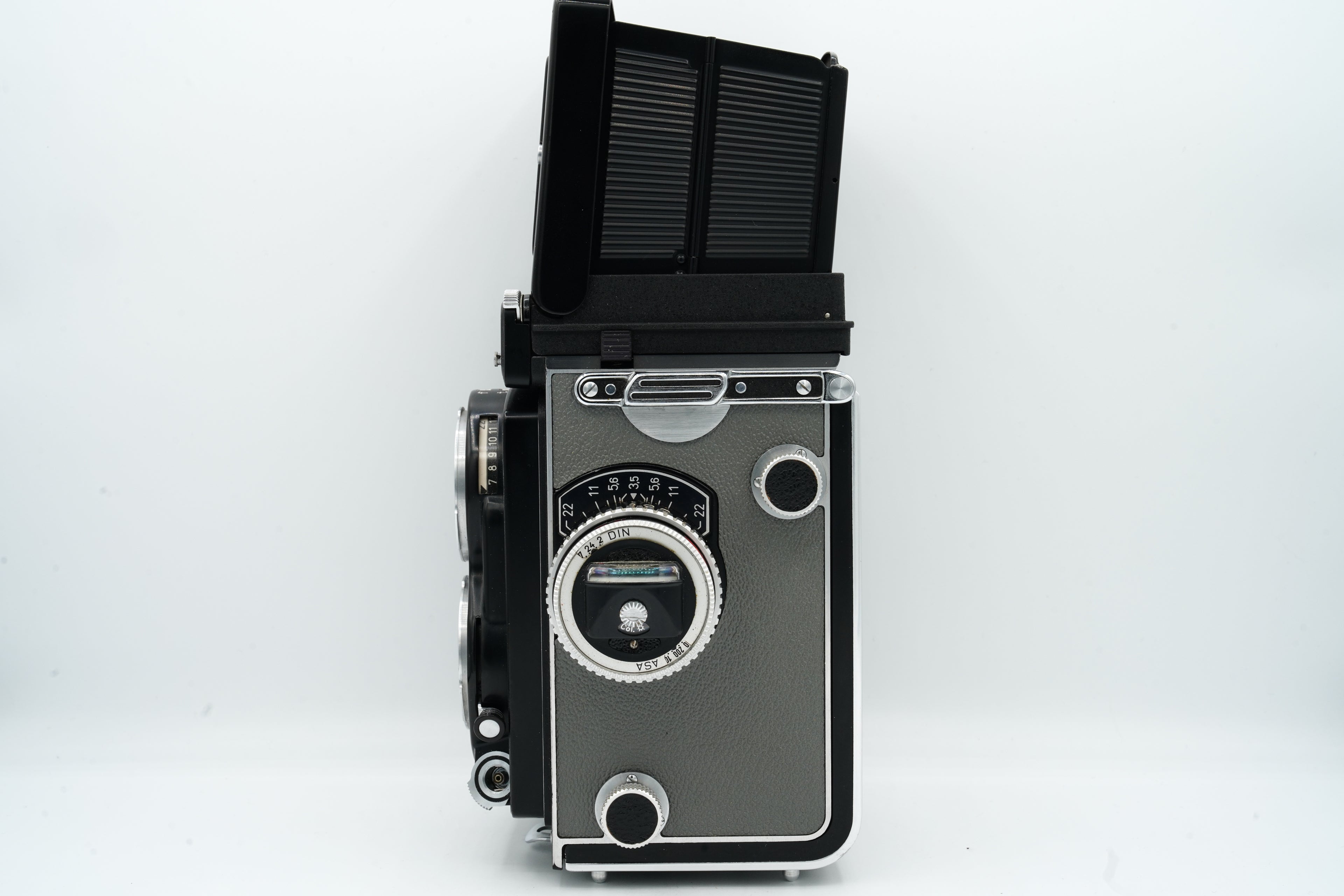 Rolleiflex 3.5T new in box with case SN: 3004932